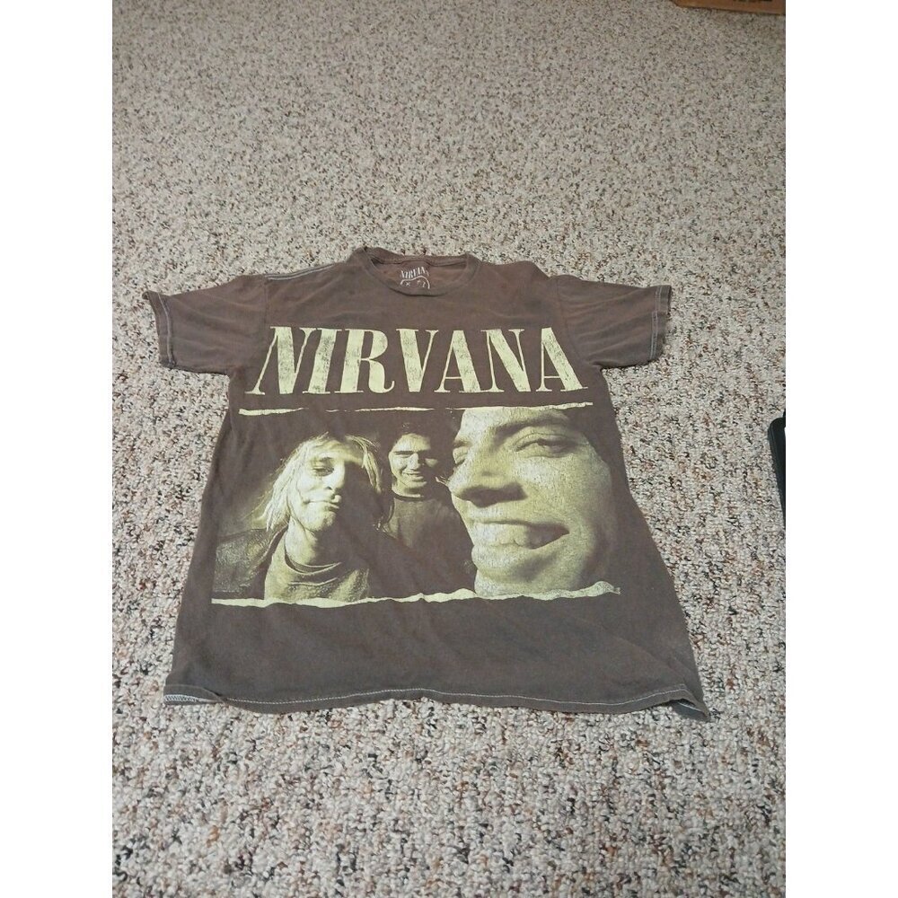 Nirvana Band T-Shirt SMALL Green Kurt Cobain Grunge Pink Rock Skater Distressed - Picture 1 of 7